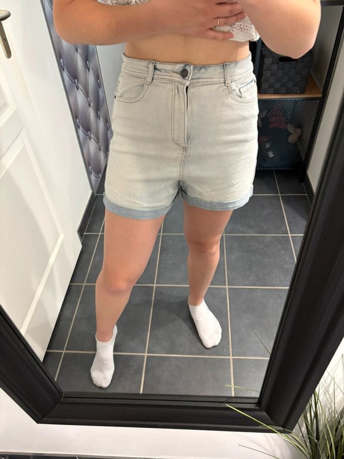 Ensemble été bohème : top dentelle blanc Jennyfer et short bleu kiabi M💙 - photo numéro 3