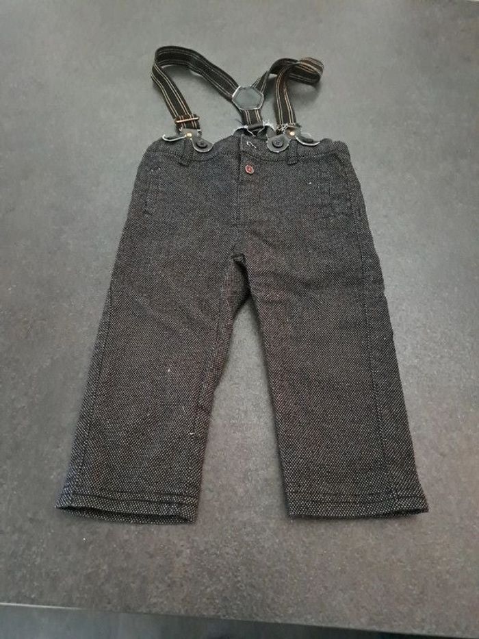 Pantalon à bretelles