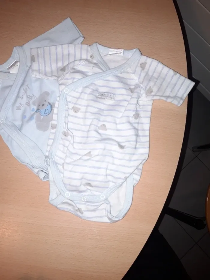 Lot de 3 bodies 1 mois - photo numéro 3