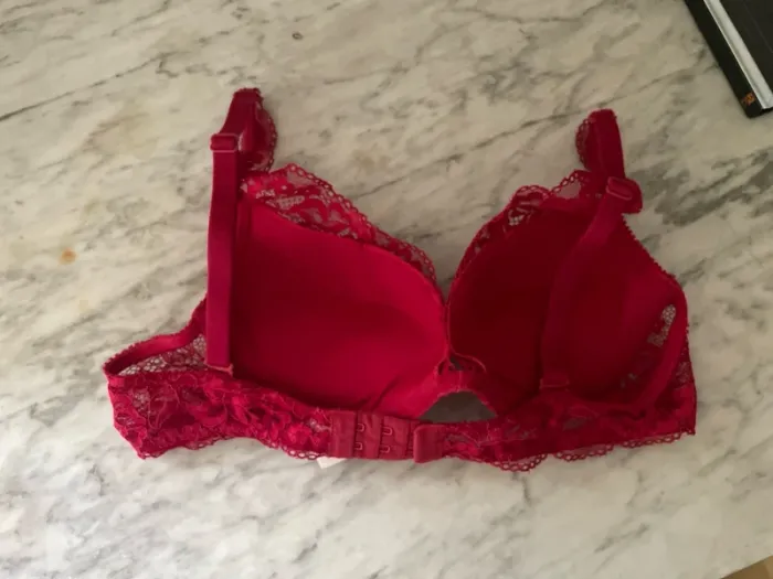 Soutien-gorge armature rouge - photo numéro 4