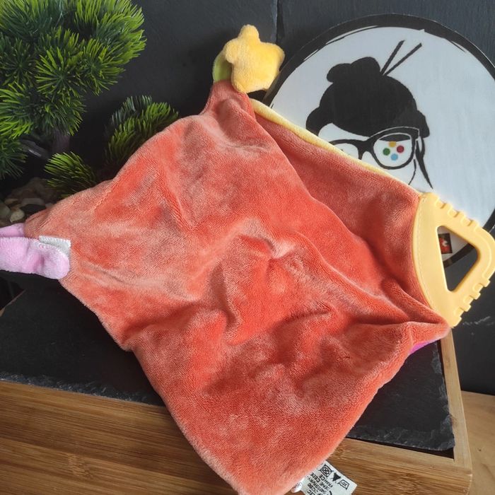 Doudou poupée lutin fille rose jaune étoile Rond Bonnet Mot D Enfants Leclerc #geektradedoudou - photo numéro 2