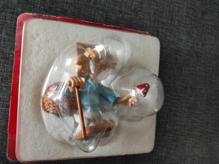 Figurine Astérix agecanonix en résine - photo numéro 3