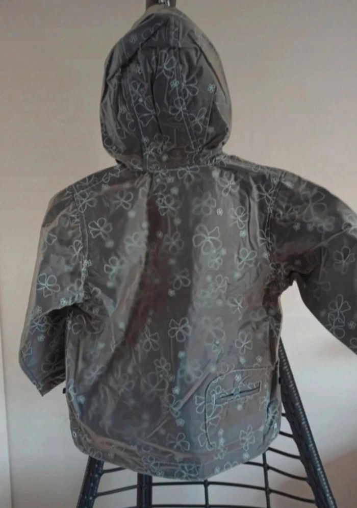 Imperméable à capuche gris et bleu avec fleurs Liberty