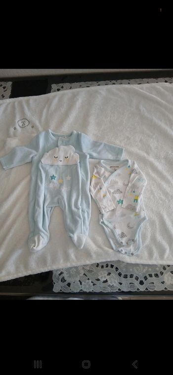 Ensemble bodies et pyjama