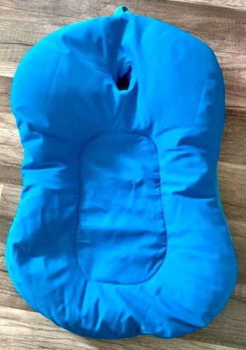 Matelas de bain bleu bébé