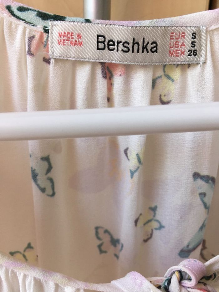 Jolie Blouse papillons Bershka T S - photo numéro 5