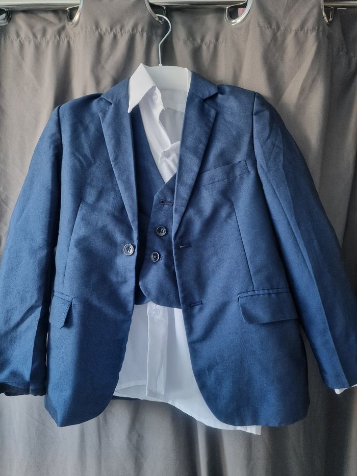 Costume 4 pièces taille 8ans - photo numéro 9
