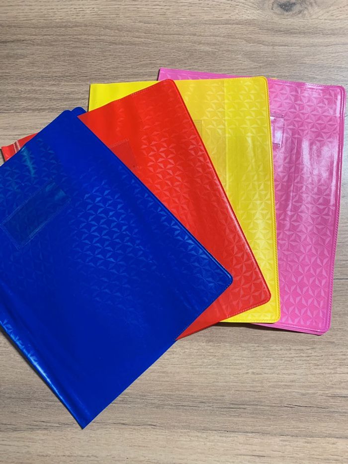 Protège petit cahier plastique avec porte étiquette Lot de 4 neufs