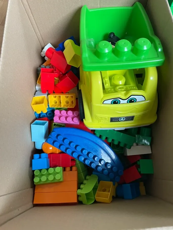 Lot lego plastique - photo numéro 2