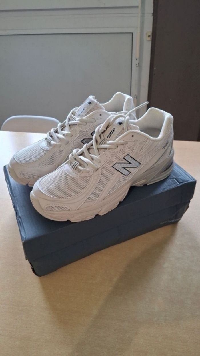 Baskets New Balance 740 taille 40