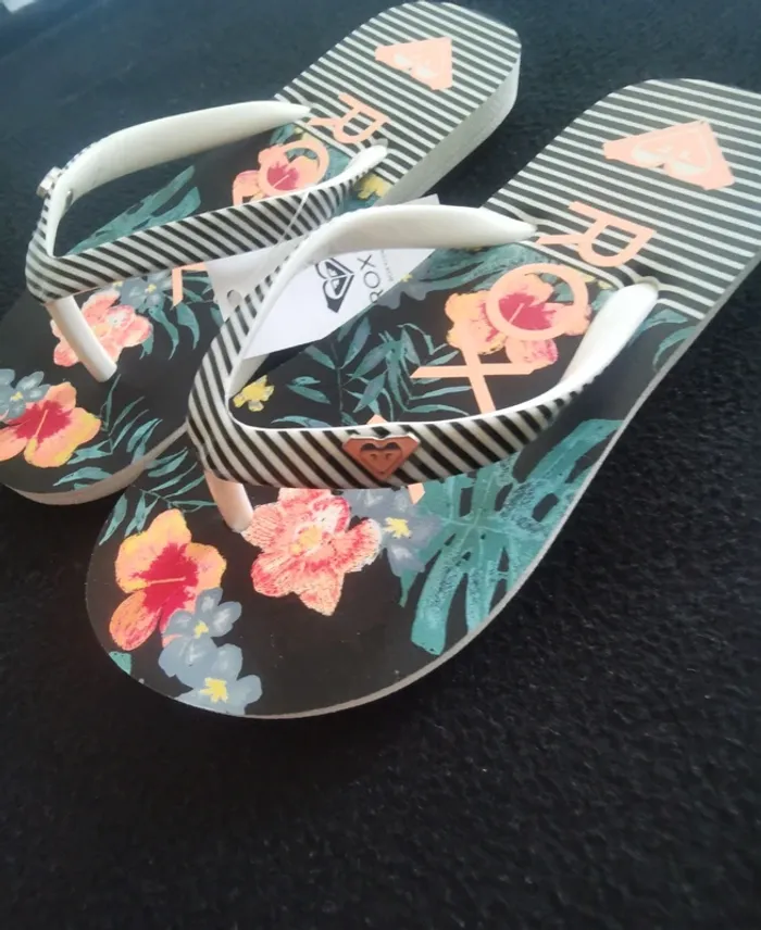 Tong Roxy motif fleurs neuve 30 - photo numéro 2