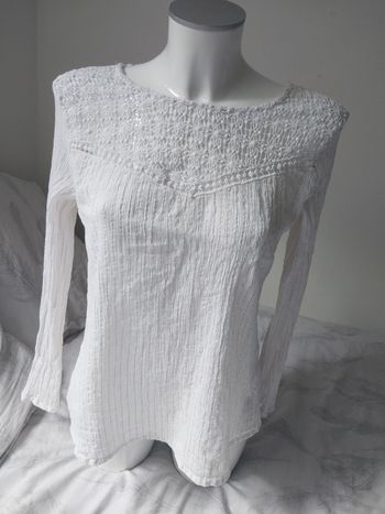 Haut blanc à rayures dorées – Taille 42