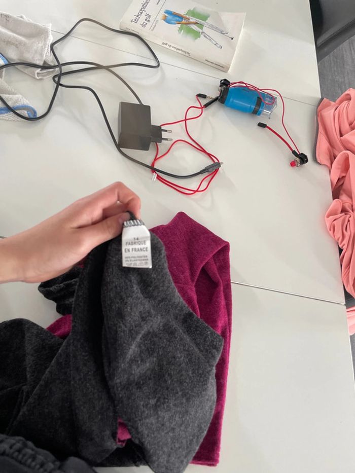 Robe pull taille 14 ans mais taille petit 12 ans bi-couleur - photo numéro 3