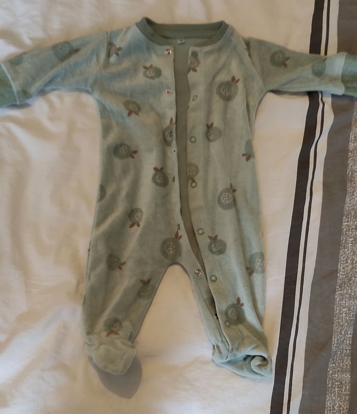 Pyjama ouverte devant