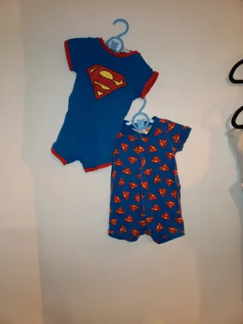 Combinaison combi short barboteuse superman 6 mois jumeaux
