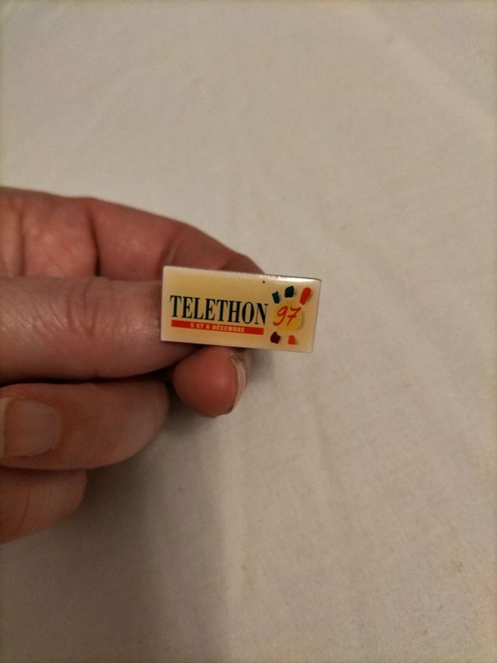 Pin's téléthon 1997