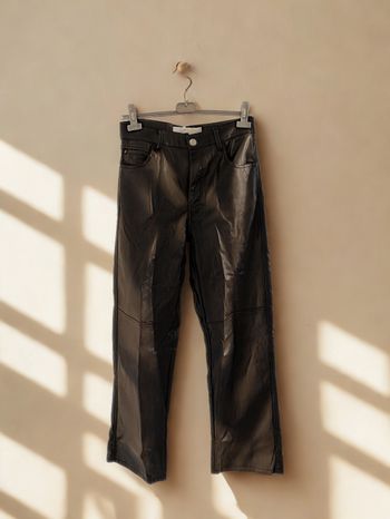 Pantalon en simili cuir Bershka