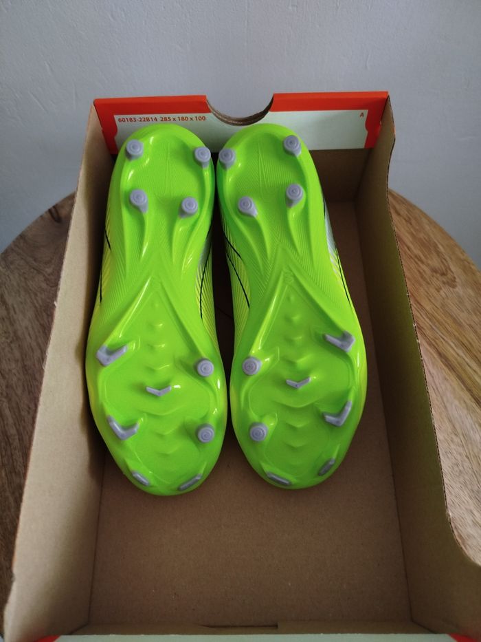 Crampons Nike T 32 - photo numéro 9