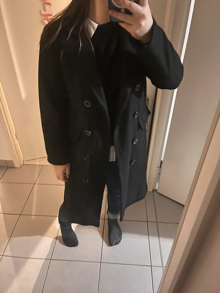Manteau noir cintré doublé boutonnage