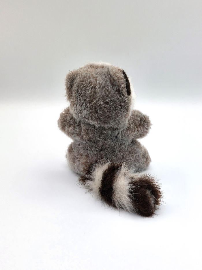 Ancienne petite peluche raton laveur gris blanc noir marron doudou vintage 15 cm yeux durs - photo numéro 3
