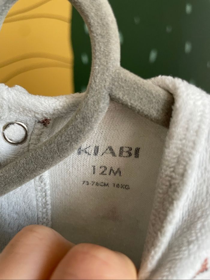Lot de 2 pyjamas velours tachés - photo numéro 3
