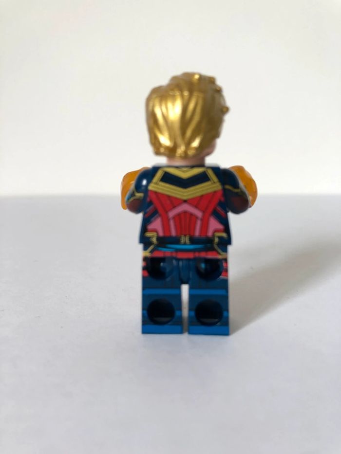 Figurine type lego Captain Marvel. Marvel - photo numéro 3