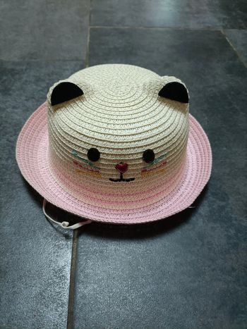 Chapeau avec cordon