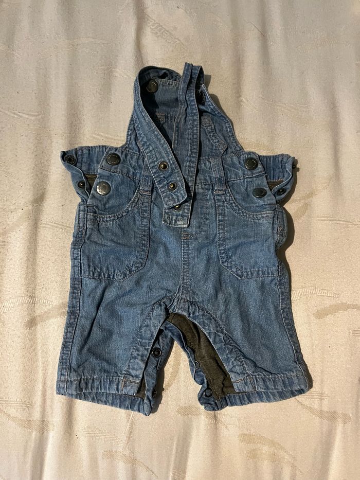 Diverses affaires bébé naissance et 1 mois - photo numéro 3