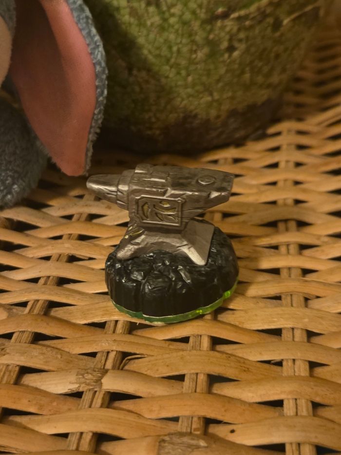 💜Figurine skylanders anvil rain spyro's aventure - photo numéro 2