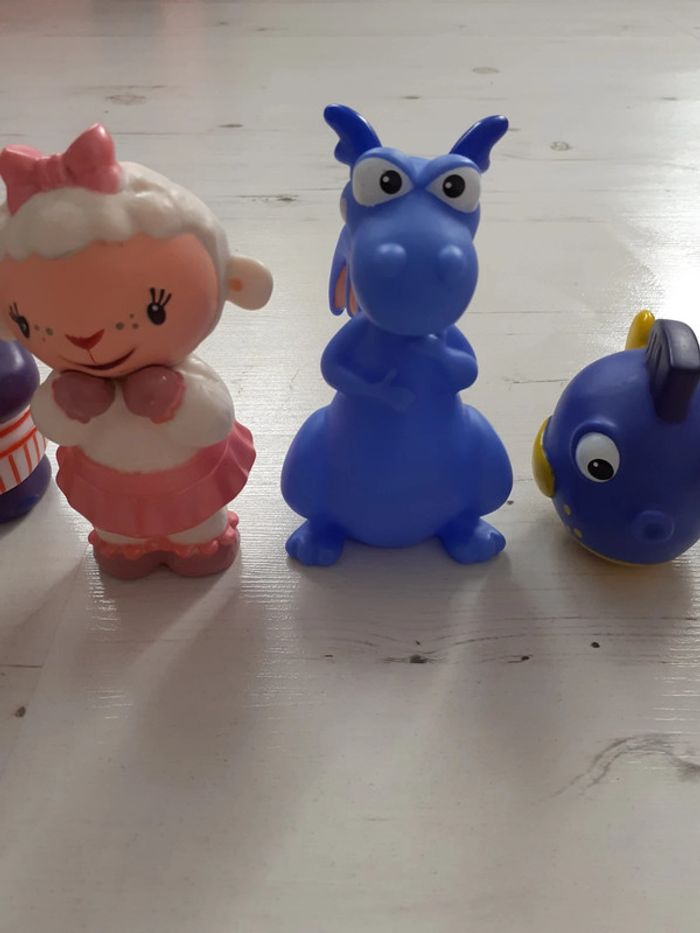 5 figurines Doc la peluche de Disney store - photo numéro 3