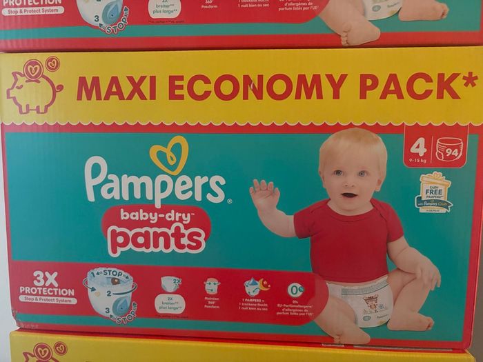 Couches Pampers taille 4