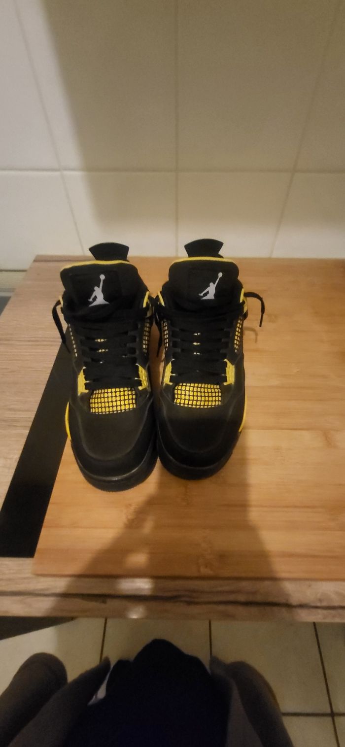 Jordan 4 thunder yellow