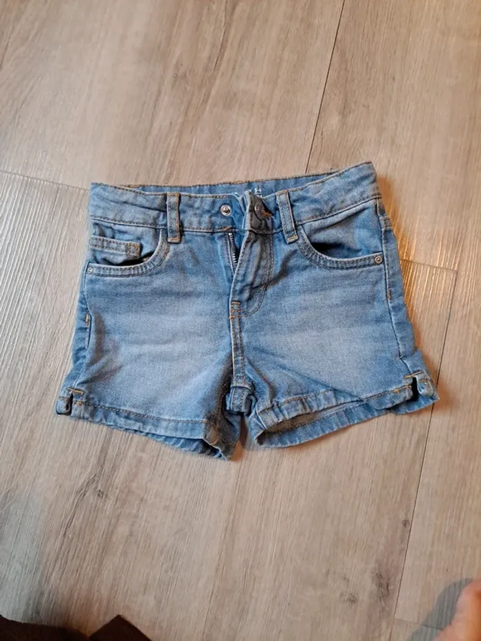 Short jeans