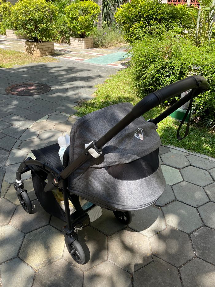 Poussette en gris - photo numéro 2