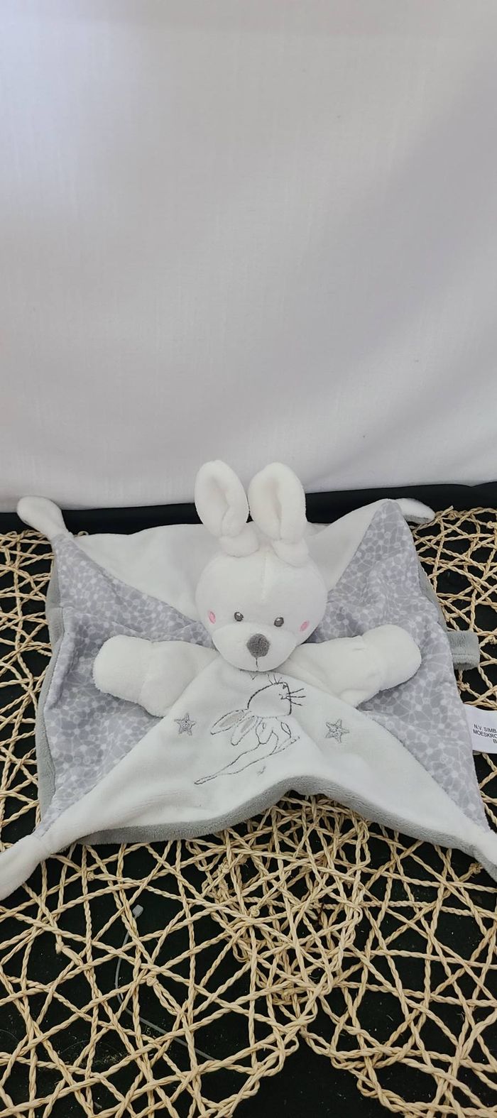 Lapin SIMBA (Kiabi) doudou carré plat blanc et gris - photo numéro 2