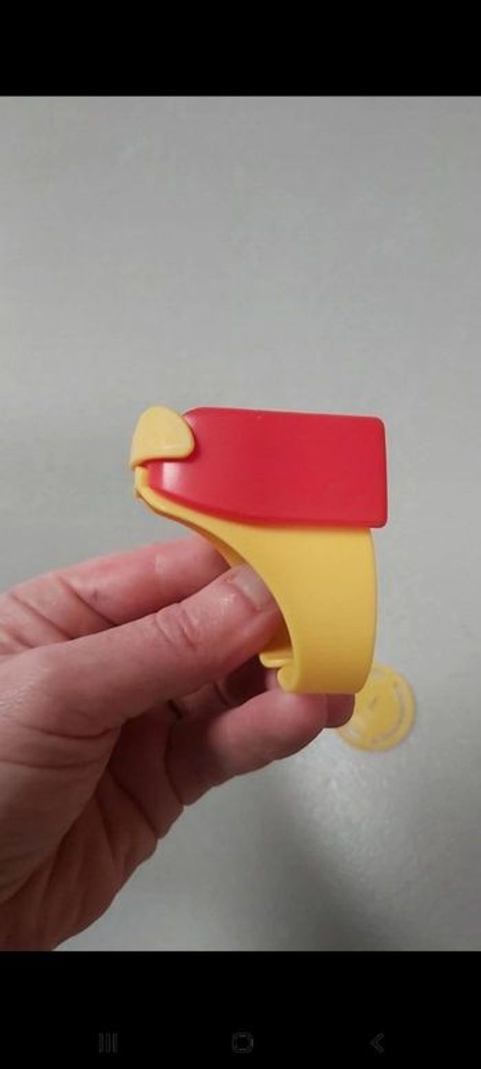 Bracelet lance jeton Avengers Marvel - photo numéro 3