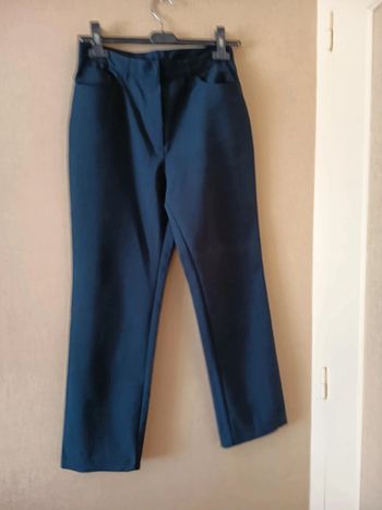 Pantalon femme. Marque Benetton. (D63)