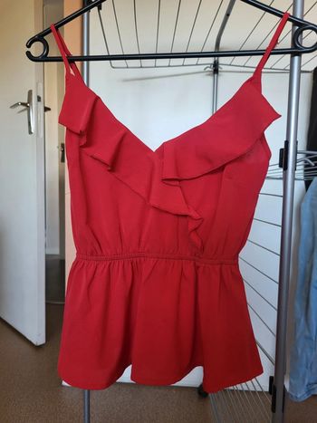 Haut à bretelles rouge
