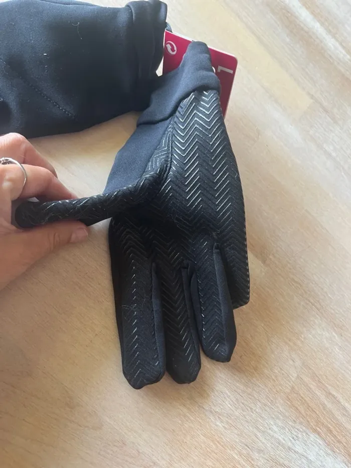 Gants noirs neufs - photo numéro 2