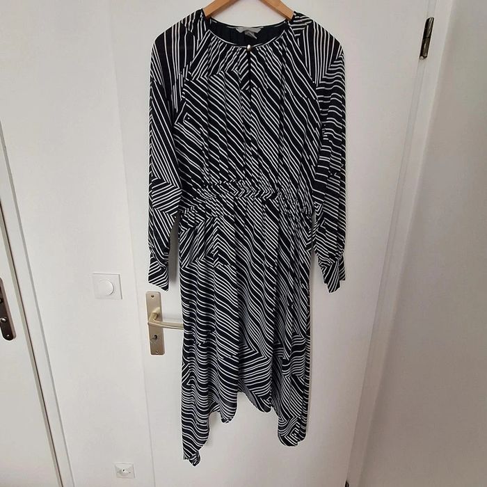 Robe longue chic rayée asymétrique