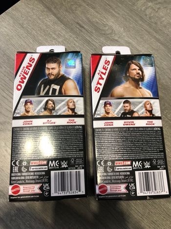 2 figurines WWE 