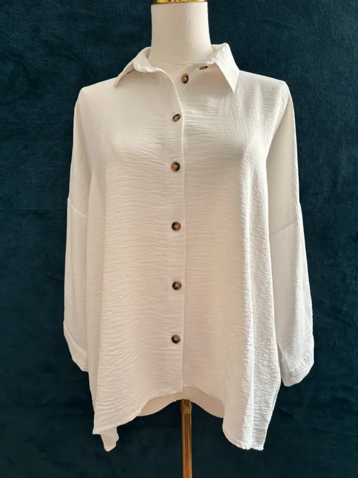 Chemise blanche texturée oversize à boutons effet corne – Busem, taille S