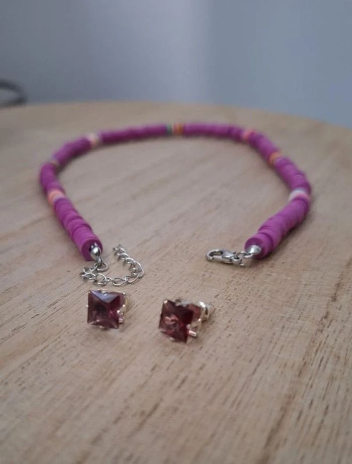 Collier et 1 paire de boucles d'oreilles neuf
