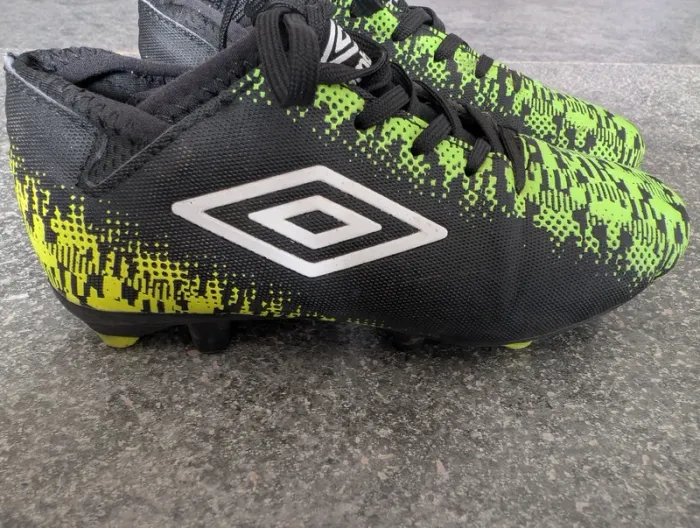 Crampons football Umbro taille 31 - photo numéro 2