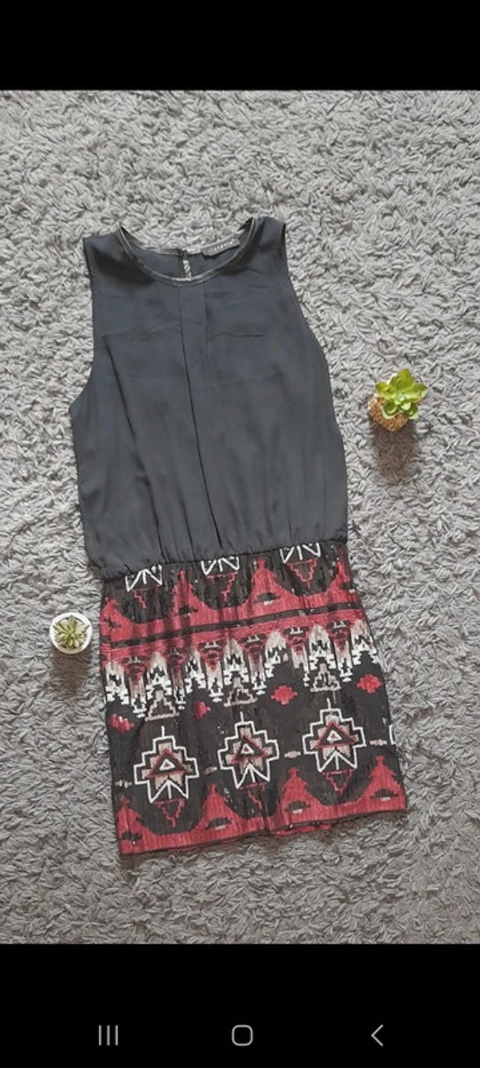 Robe noir avec sequins