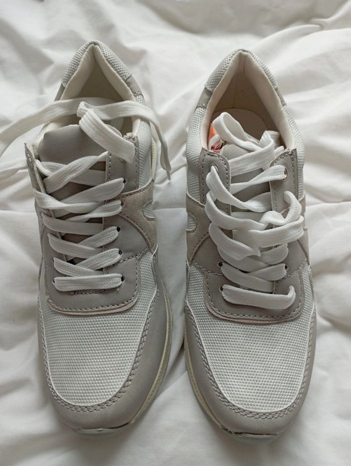Basket à lacets grise et blanche FPC taille 36 neuve 25€ - photo numéro 2