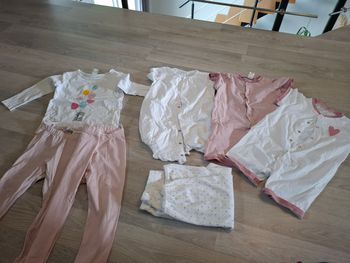 Lot pyjamas barbiteuses 2 ans 