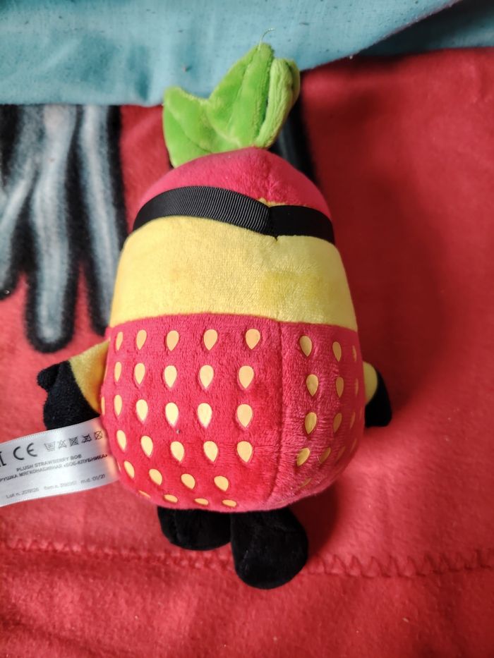 Peluche mignon fraise - photo numéro 3