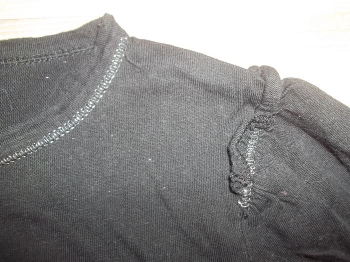 T-shirt noir Hello Kitty (1) impression grise 8 ans - photo numéro 3