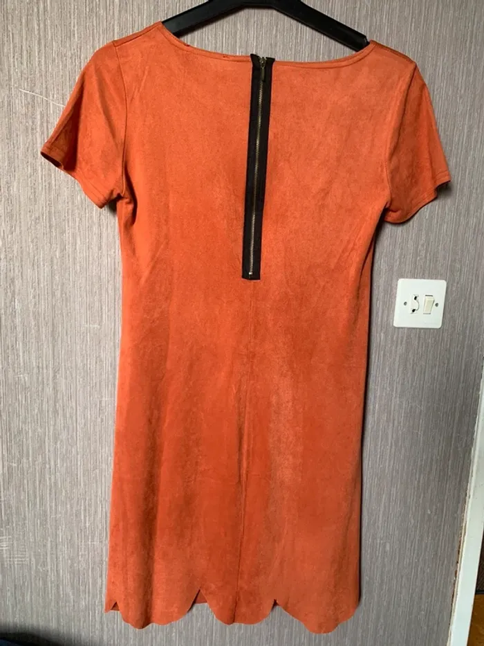 Belle robe en suédine - photo numéro 2